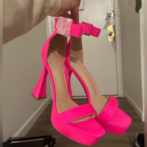 Amazing neon pink shoes 👠 amazing for Valentine’s Day gift 💝